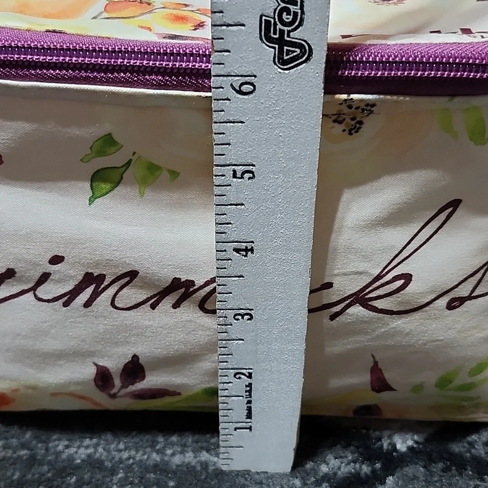 Buckle gimmicks insulated